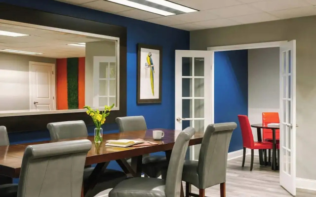 Stylish NOLA condos at 925 Common St