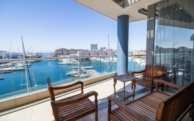Waterfront Marina 2 Bedroom Yacht View