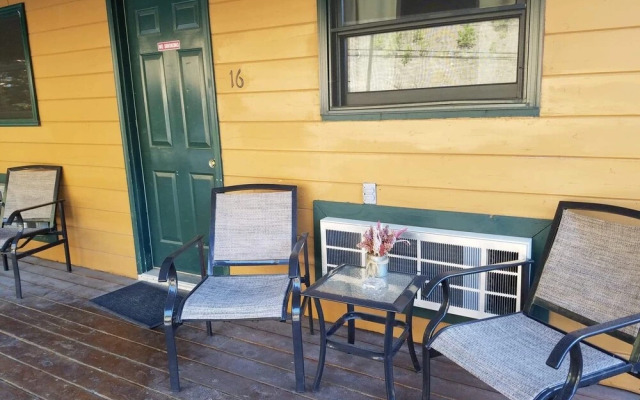Ponderosa Pines Inn and Cabins