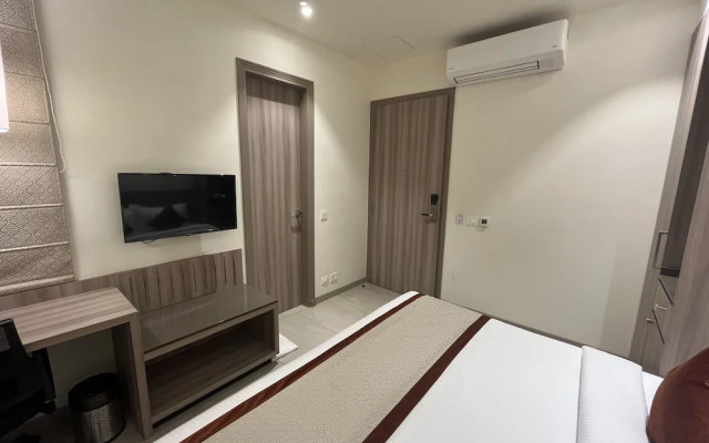 Hotel The Royal Vista