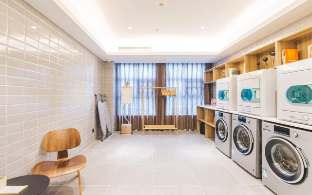 Atour Hotel (Nanjing Xingang Development Area)