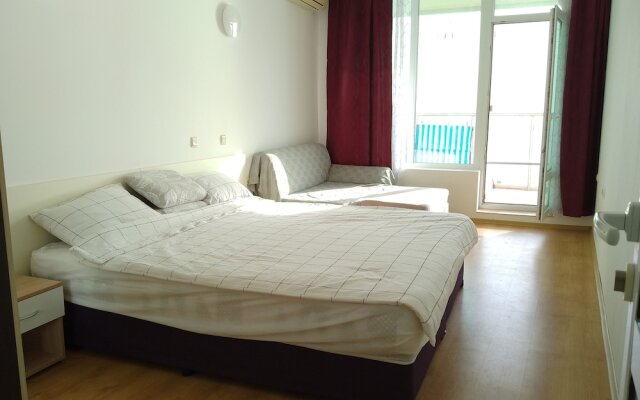 Silver Beach B16 Apartment