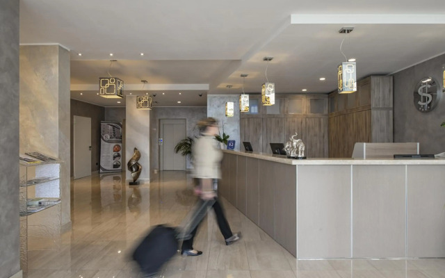 Simon Hotel