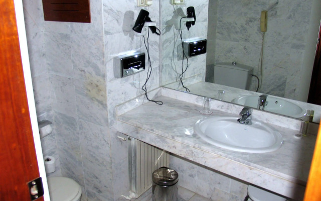 Ginosi Pedralbes Hotel
