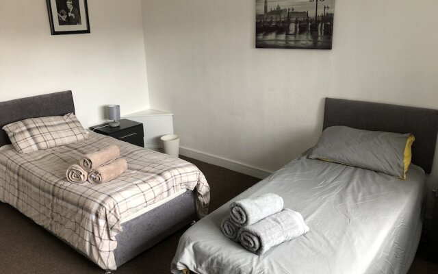 Lovely 2-bed Apartment in Solihull