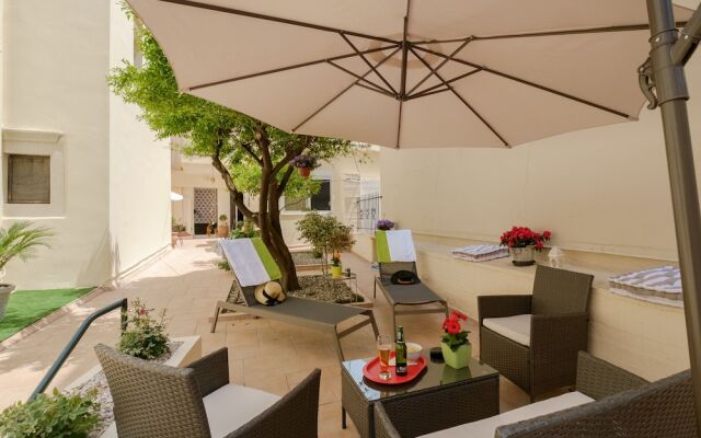Home with Courtyard in Heart of Old Town