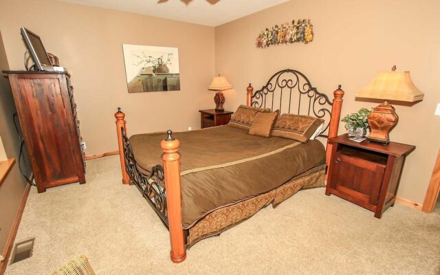 Snow Summit Chalet 1086 by RedAwning