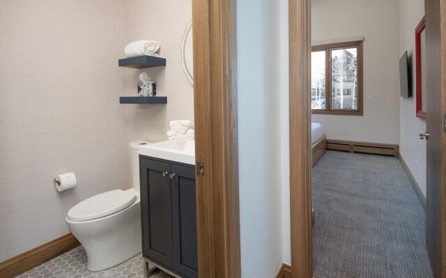 Highlands Westview 300 3 Bedroom Condo by RedAwning