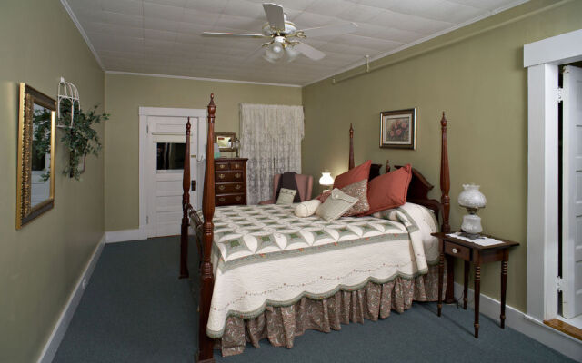 Fullerton Inn