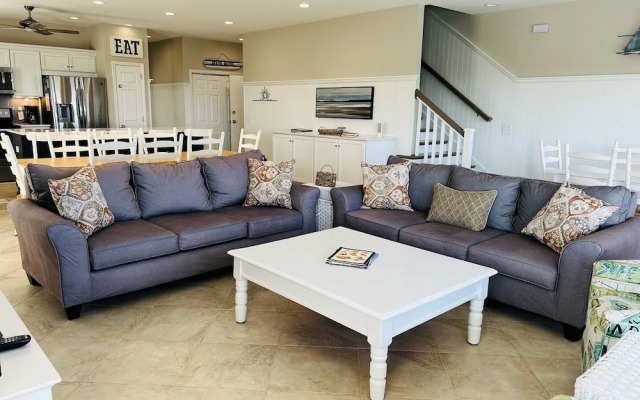 Avalon West- 5 Bedroom Home by RedAwning