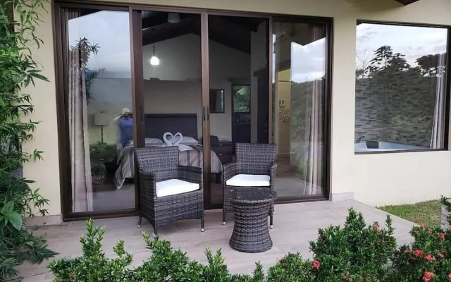Arenal Roca Suites