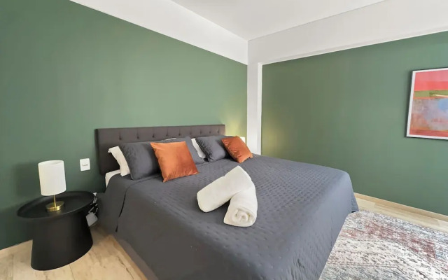 23Gh3 2BR 2.5 Baths with a Private Patio
