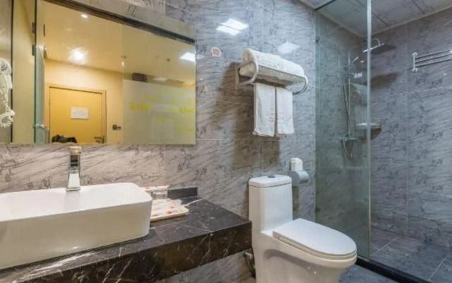 Elong Me Anlai Hotel (Nanjing Jiangning Hohai University Subway Station)
