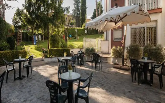 Massimi City Garden Hotel