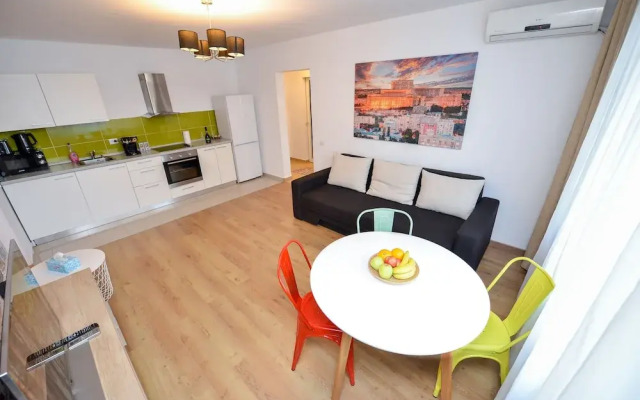 Bucharest Apartment - Two Bedrooms - 6 Guests - Cismigiu Gardens