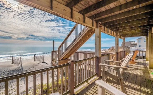 Sunflower Beach House by Topsail Realty