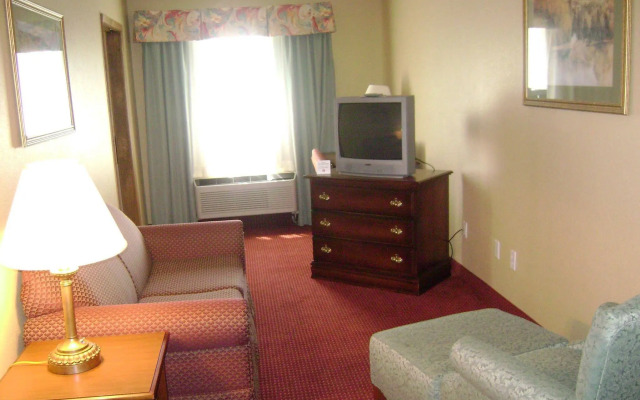 Holiday Inn Express Irwin-PA Turnpike Exit 67