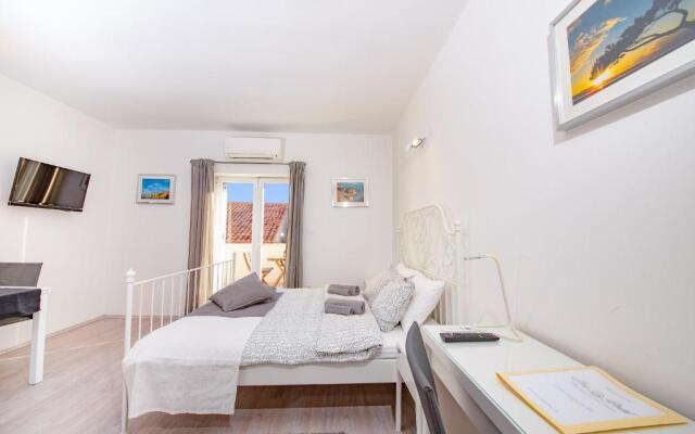 Sea Pearl Residence - Top beachfront location apartments in Bol centre