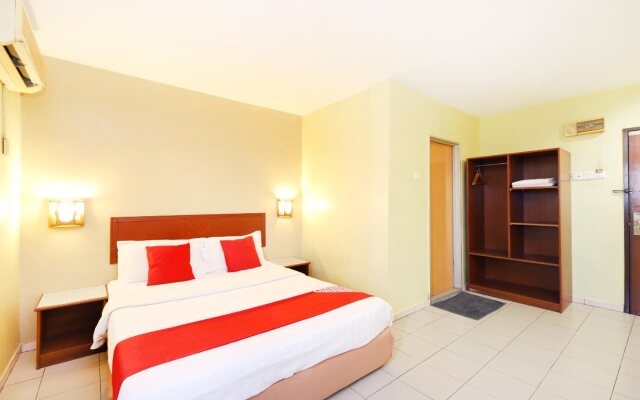 Super OYO 447 Comfort Hotel Meru