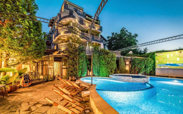 Boryana Hotel