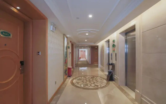 Vienna International Hotel (Shenzhen Longhua Qiankeng Metro Station)