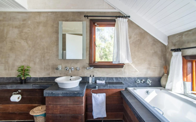 African Violet Guest Suites