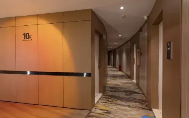 Yuefeng Hotel (Yangjiang Bus Terminal, Wal-Mart)