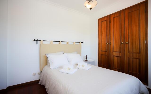 Sea View Apartment by Rent4all