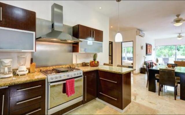 La Vista by Las Flores