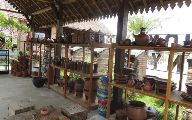 Balkondes Karanganyar (Pottery Academy)