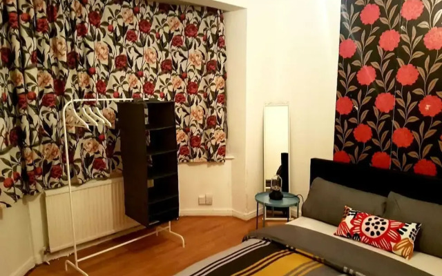 Budget House In Gants Hill