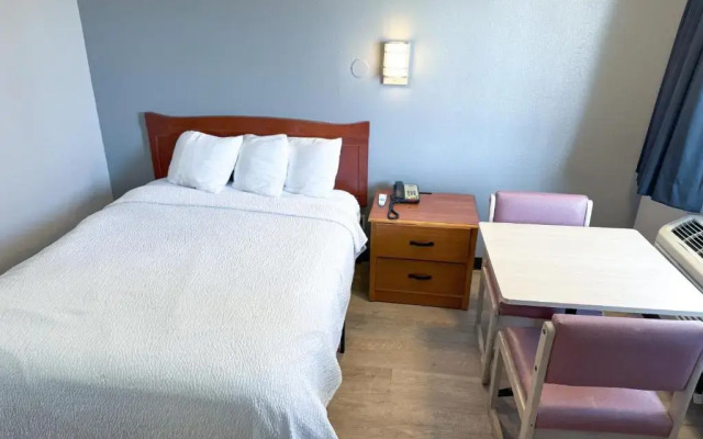 Motel 6 - Iowa City