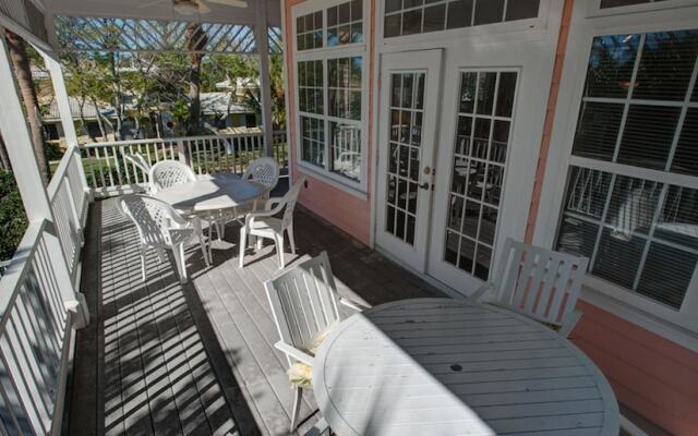 Away To Play Apartment 4