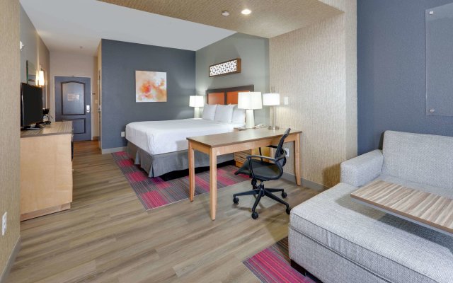 La Quinta Inn & Suites by Wyndham Dallas Love Field