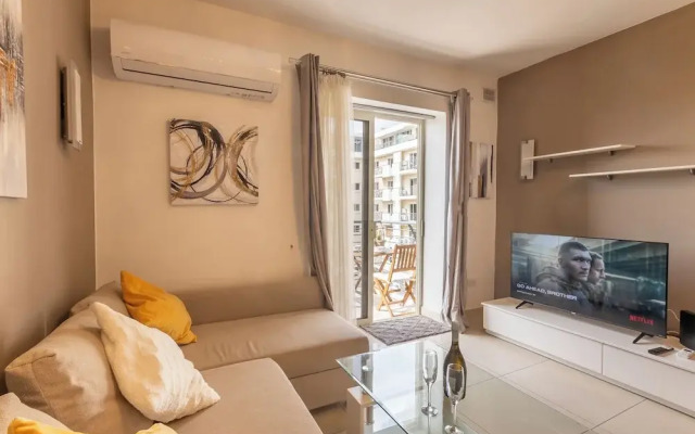 Modern and Comfortable Apart Savoy Garden