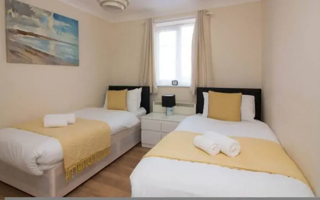 Stayzo Penthouse Accommodation 1- Premier Lodge
