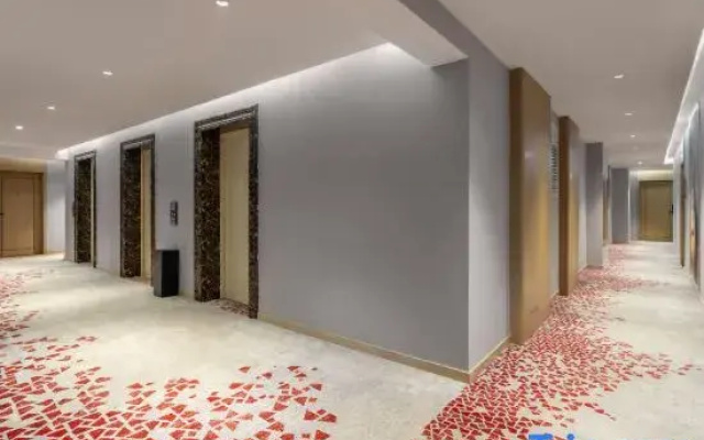 MingTing International Hotel (Yibin Lingang Xintiandi Town)