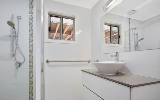 Ooranya - on Top Lake