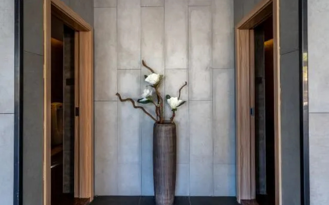 Danzhou Guanlan Shangpin International Hotel