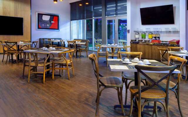 TRYP by Wyndham San Luis Potosi Hotel & Suites