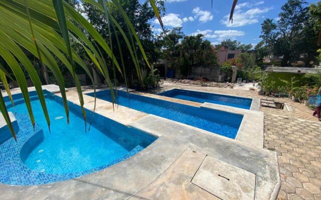 Aj Mun, Hotel Real Maya 3