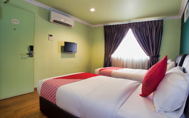 OYO 496 Hotel De Eco Inn