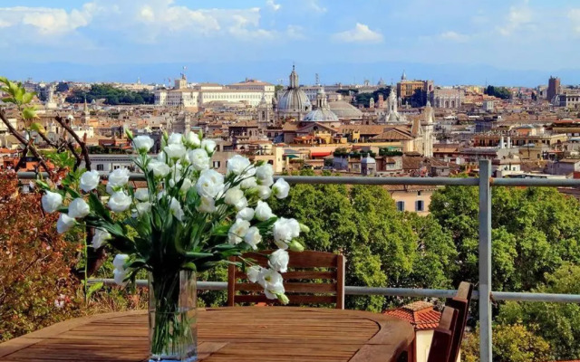 Sant Onofrio Terrace Apartment