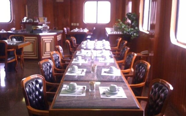La Guardia Hotel