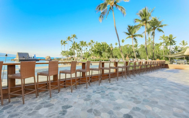 Courtyard by Marriott King Kamehameha's Kona Beach Hotel