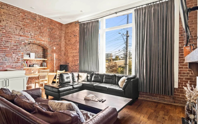 Modern Knoxville Gem: Near Campus & Eateries!