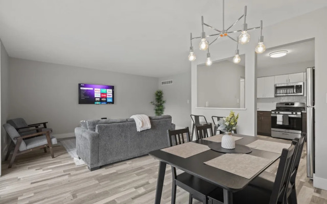 2BR Stay Close to Downtown