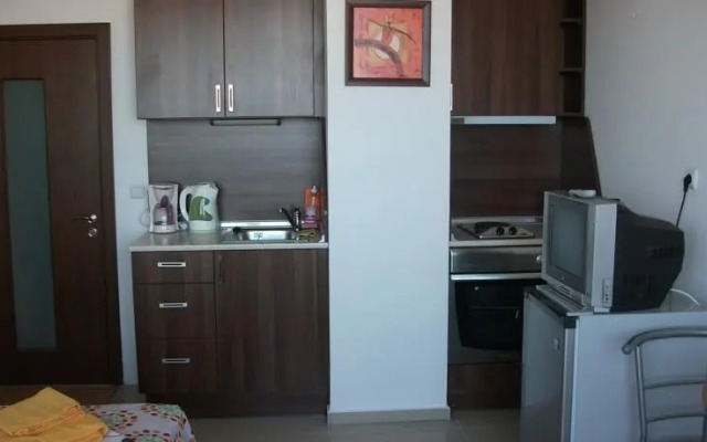 Lucky Beach Apartments