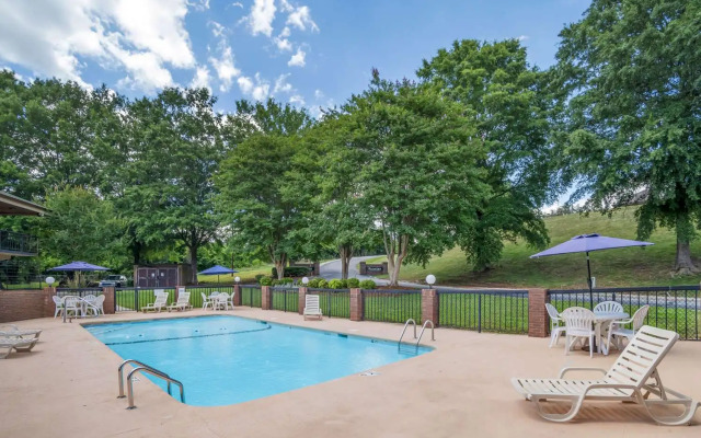 Days Inn by Wyndham Wilkesboro