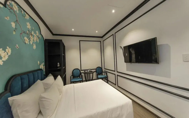 Azen Lakeside Hotel & Travel